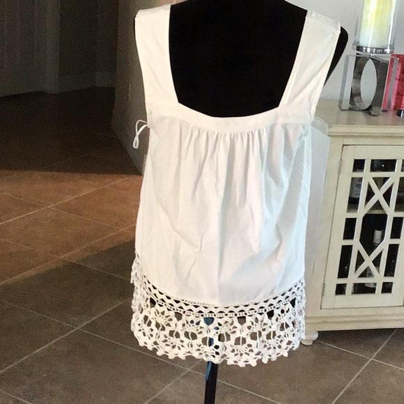 Anthro top, white, crochet bottom, size medium - Picture 4 of 7